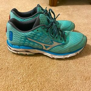 Mizuno women’s running shoes
